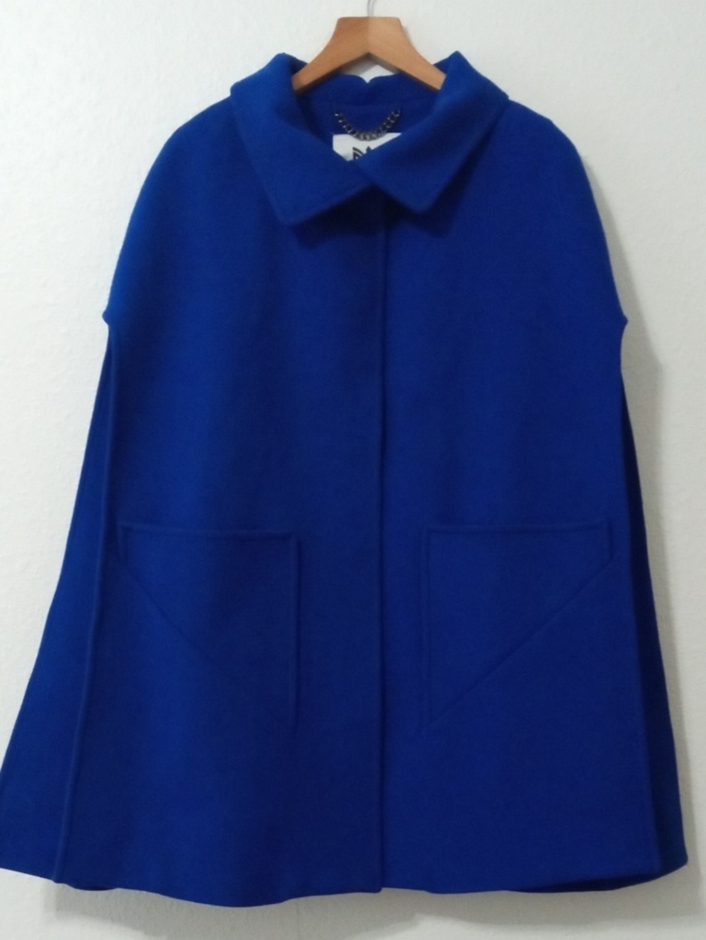 Milly Cape - Picture 4 of 12
